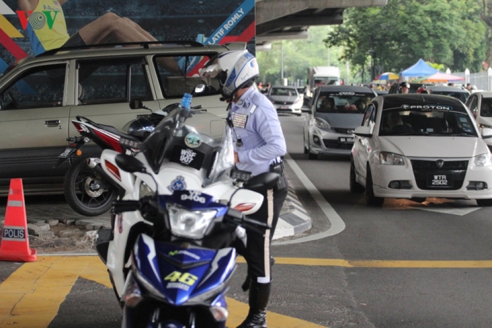 truoc gio g co dong vien malaysia do ve chao lua bukit jalil