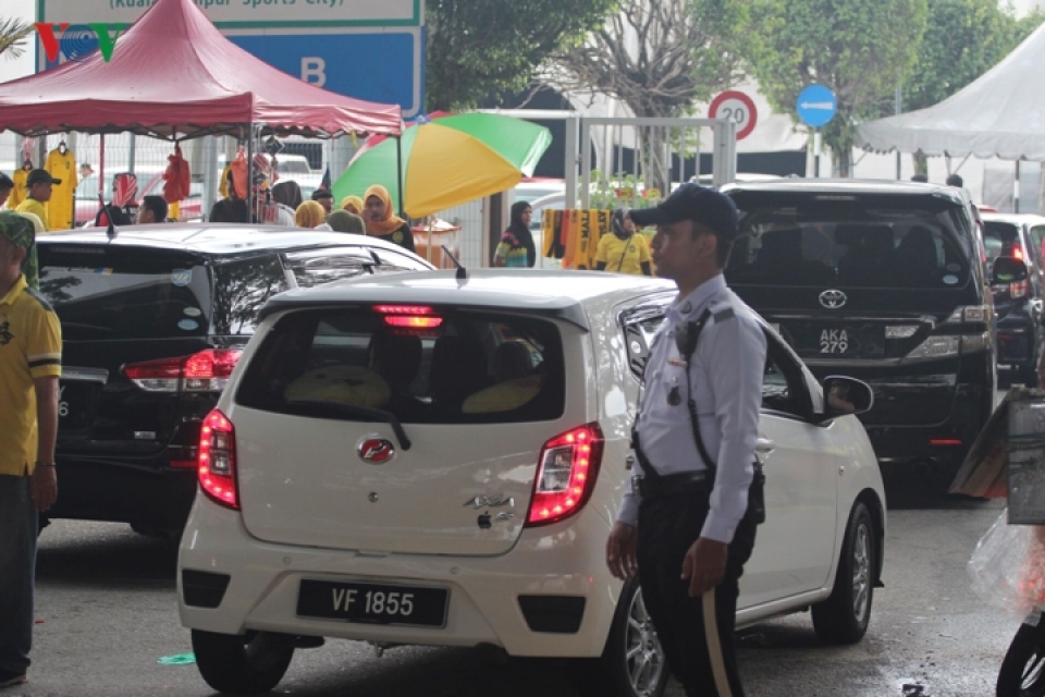 truoc gio g co dong vien malaysia do ve chao lua bukit jalil