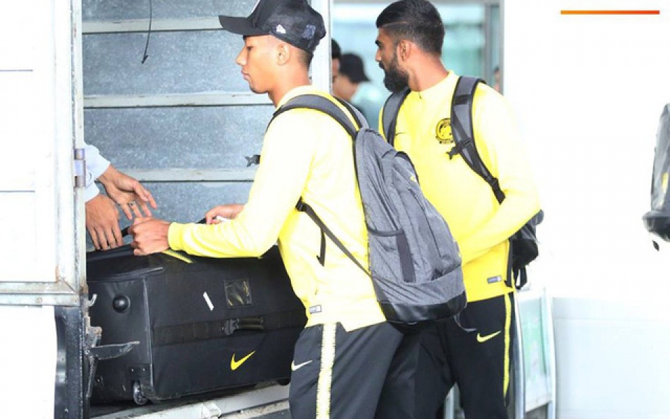 thoi tiet doi thu dang gom cua doi tuyen malaysia trong tran dau o my dinh