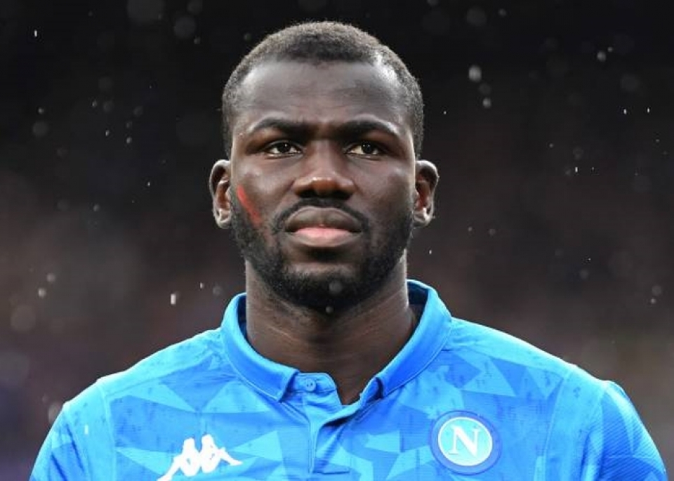 mu pha ket tau sieu trung ve va hang thu voi gia ky luc