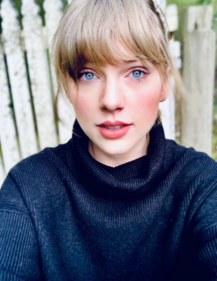 cristiano ronaldo soan ngoi selena gomez tren instagram