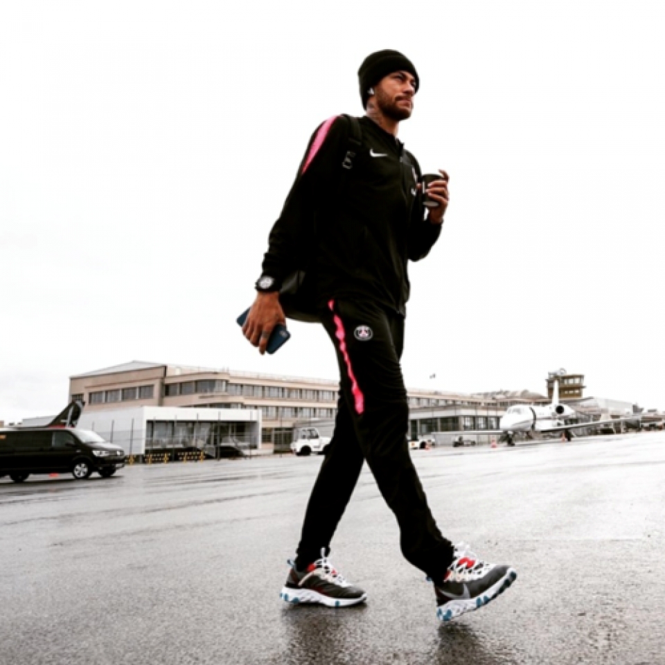 cristiano ronaldo soan ngoi selena gomez tren instagram