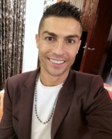 Cristiano Ronaldo soán ngôi Selena Gomez trên Instagram