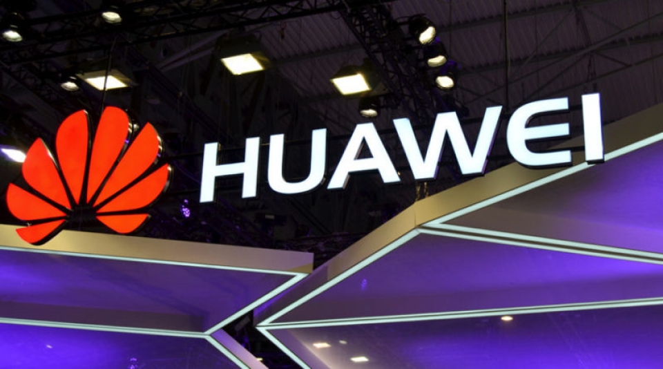 den luot czech khuyen cao khong nen su dung cac thiet bi cua huawei zte