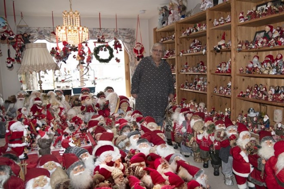 na uy mot phu nu luon don giang sinh voi hon 2000 ong gia noel