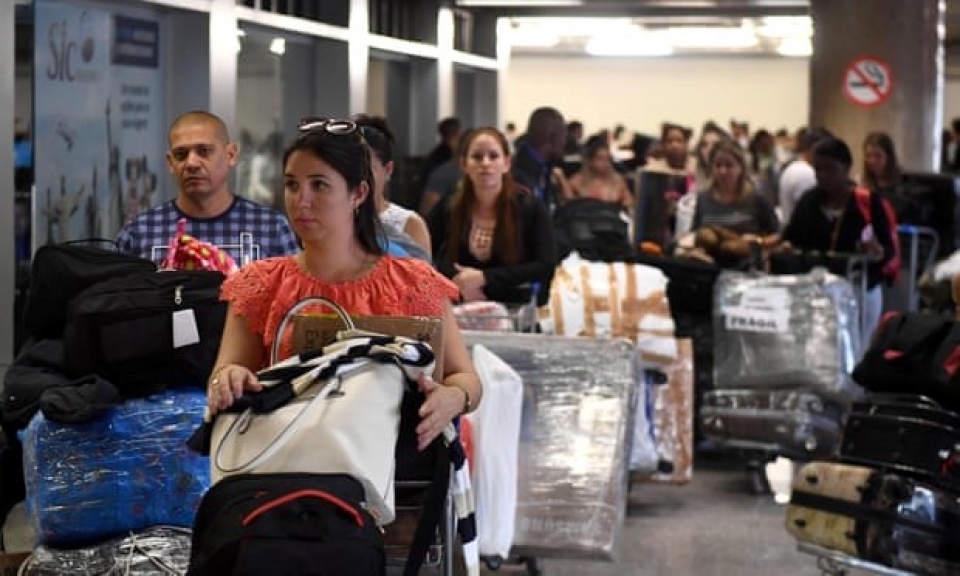 brazil thua nhan khong the lap cho trong ma hon 8000 bac sy cuba de lai