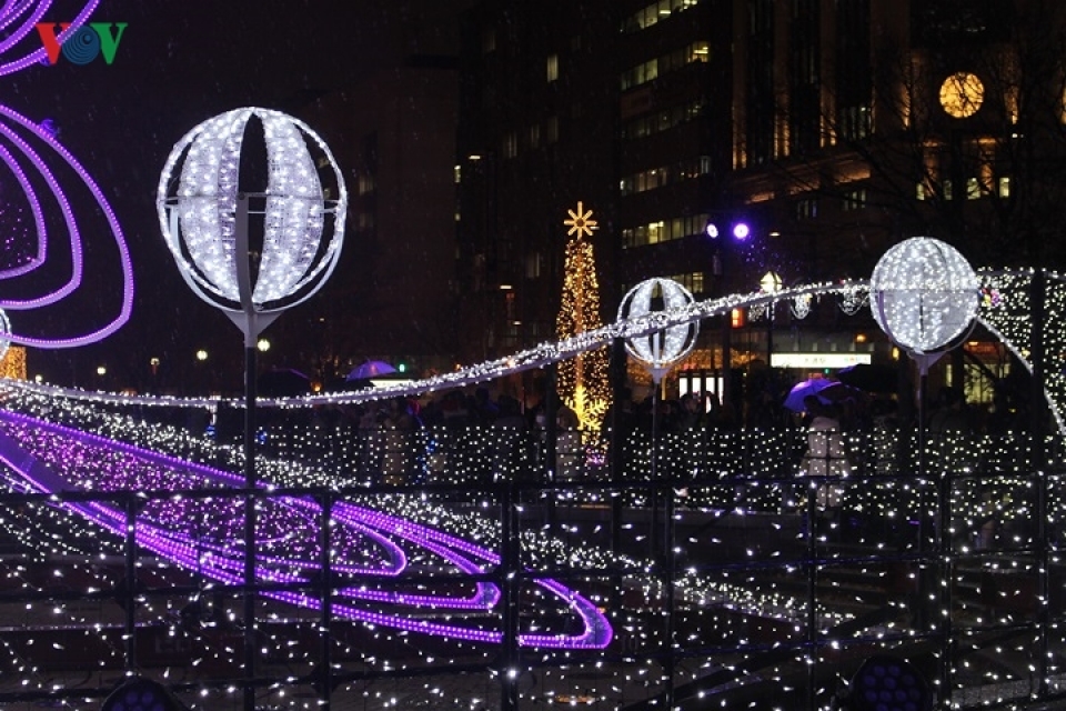 nhat ban khong khi noel suoi am mua dong lanh gia