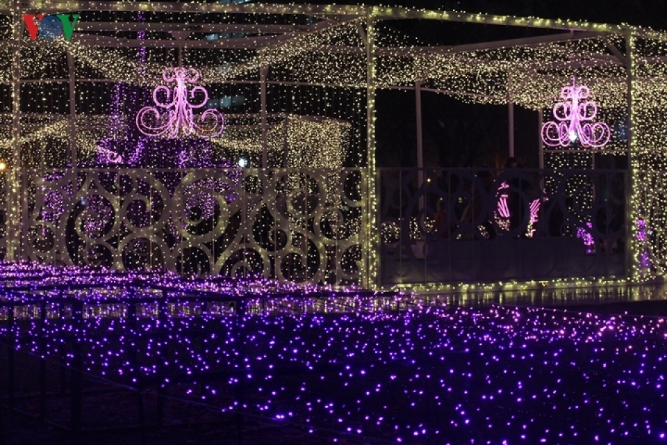 nhat ban khong khi noel suoi am mua dong lanh gia