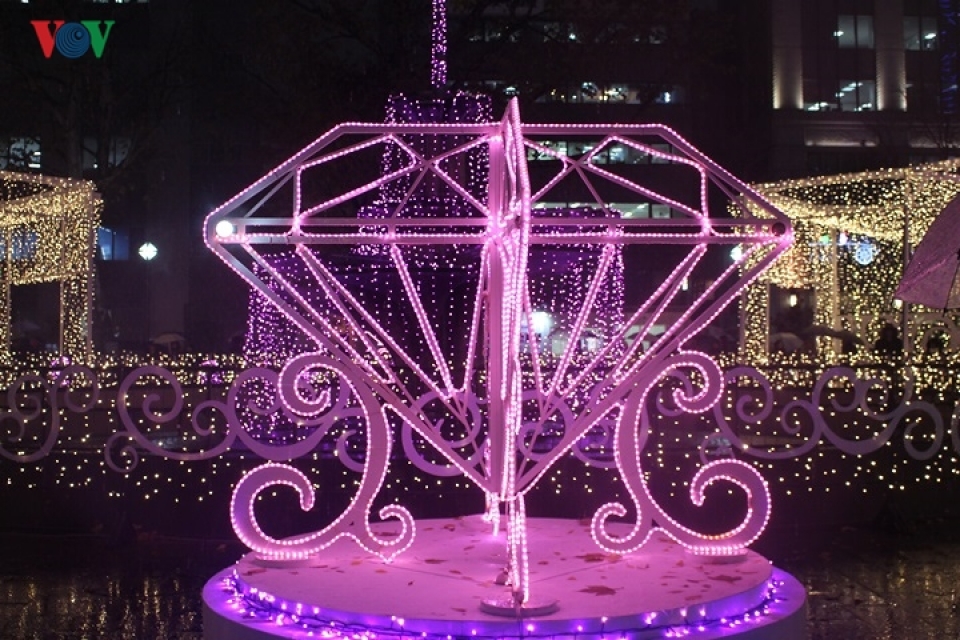 nhat ban khong khi noel suoi am mua dong lanh gia