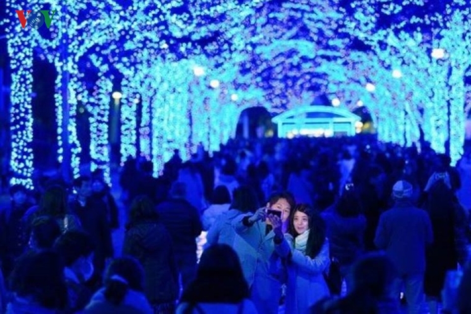 nhat ban khong khi noel suoi am mua dong lanh gia