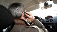Quốc gia đầu tiên trên thế giới dùng camera thông minh để xử phạt tài xế dùng điện thoại di động