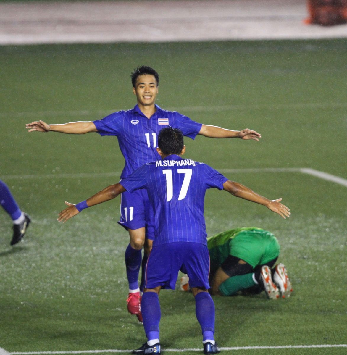 bao thai lan tho phao sau khi thang lao lo lang bat loi truoc khi dau u22 viet nam