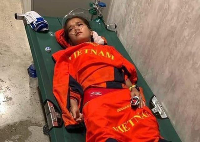 pham thi hong le kiet suc phai tho oxy sau khi ve dich