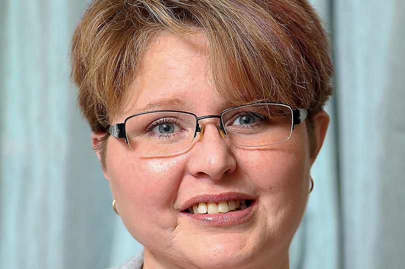 tai tao luoi cho benh nhan ung thu mieng tu da canh tay