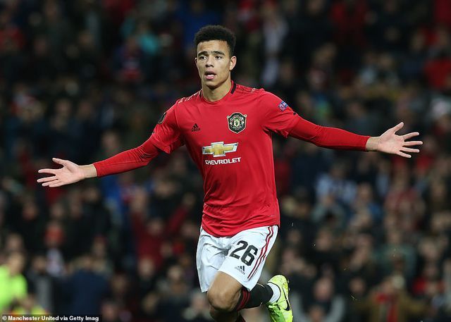 dai thang 4 0 man utd gianh ngoi dau bang