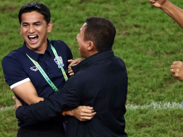 nhin thanh cong cua thay park bao thai tiec hui hui kiatisak