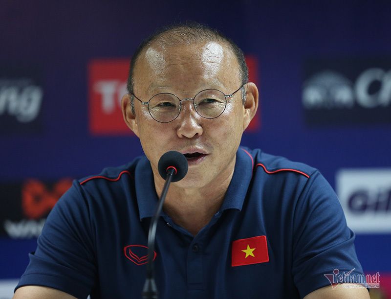 hlv park hang seo chi tien de trong hoang mua qua tang vo