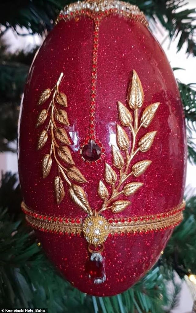 chiem nguong cay thong noel dat nhat the gioi tri gia hon 367 ty dong