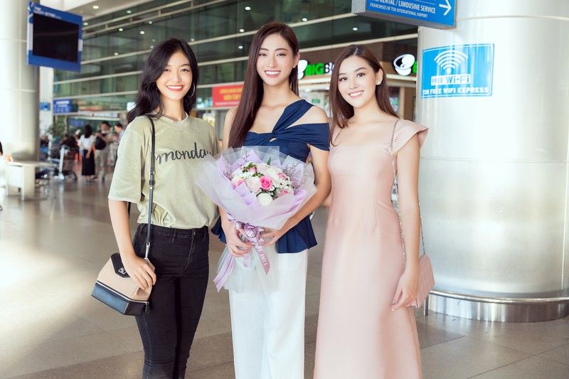 top 12 miss world luong thuy linh rang ro ngay ve nuoc