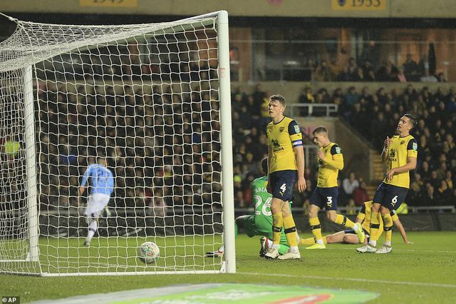gianh ve vao ban ket league cup man city dung man utd