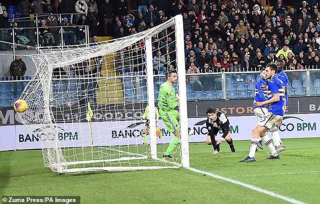 ronaldo gay soc khi bat cao toi 256m ghi ban vao luoi sampdoria