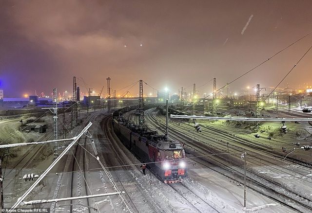 thanh pho thieu mat troi suot 40 ngay song ra sao