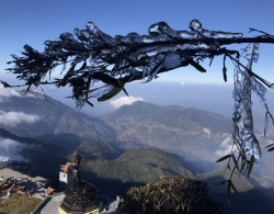 Dự báo thời tiết đêm nay và ngày mai (15-16/12): Không khí lạnh cường độ mạnh, Bắc Bộ, Bắc Trung Bộ rét đậm, vùng núi rét hại; Hà Nội 11-14 độ