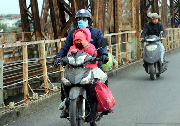 Dự báo thời tiết ngày và đêm nay (25/12): Nhích nhiệt, Bắc Bộ và Bắc Trung Bộ trời rét; trưa chiều hửng nắng. Miền Trung và miền Nam mưa rào và dông