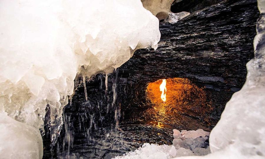 Ngay cả khi mùa đông tới, bên ngoài đều đóng băng, bên trong lửa vẫn cháy. (Nguồn: 