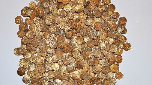 Bất ngờ tìm thấy hũ tiền vàng cổ niên đại 2.000 năm trị giá hơn 26 tỷ đồng