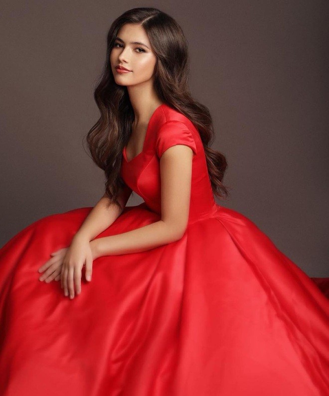 Hoa hậu Hoàn vũ 2021: Diện mạo xinh như búp bê của người đẹp đến từ nước Nga