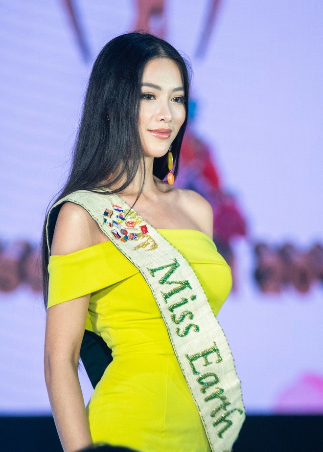 Tiếng Anh của dàn người đẹp Việt tại các cuộc thi nhan sắc quốc tế ngày càng cải thiện, nhận nhiều lời khen