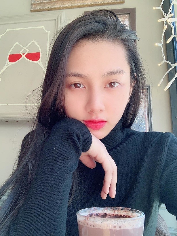 Tân Hoa hậu Hòa bình Thế giới 2021 Thùy Tiên thời áo trắng trong veo