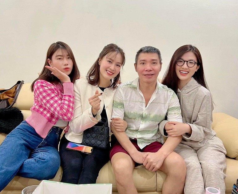 Ngọc Hà một lòng chăm sóc NSND Công Lý