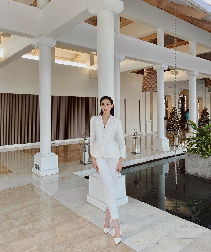 Miss World 2021: Hoa hậu Đỗ Thị Hà chọn sắc trắng trang trọng và thanh lịch