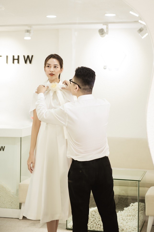 Miss World 2021: Hoa hậu Đỗ Thị Hà chọn sắc trắng trang trọng và thanh lịch