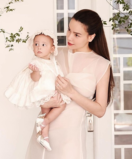 Ngắm những hình ảnh xinh xắn, đáng yêu của Lisa - Leon nhà Hồ Ngọc Hà và con gái Đông Nhi