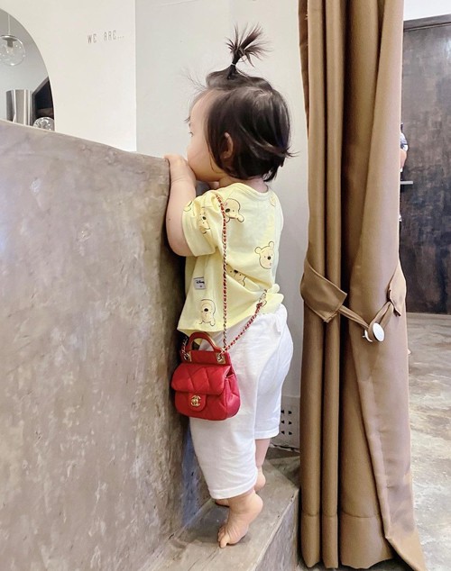 Ngắm những hình ảnh xinh xắn, đáng yêu của Lisa - Leon nhà Hồ Ngọc Hà và con gái Đông Nhi