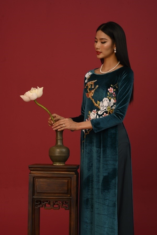 Hoàng Thùy, Ngọc Trân hóa 'nàng thơ' trong tà áo dài của người phụ nữ Sài thành xưa