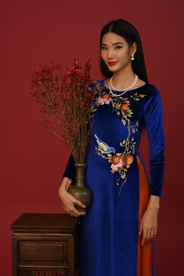 Á hậu Hoàng Thùy, Ngọc Trân hóa 'nàng thơ' trong BST áo dài của người phụ nữ Sài thành xưa
