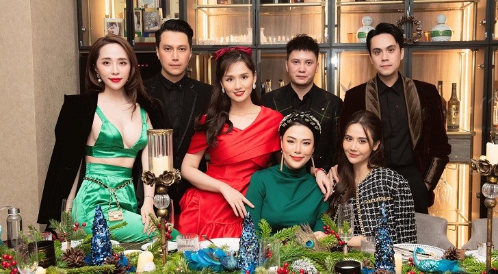 Diễn viên Quỳnh Nga cùng Lã Thanh Huyền, Huyền Lizzie... thực hiện bộ ảnh nhân dịp Giáng sinh