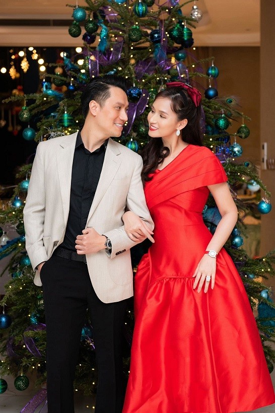 Diễn viên Quỳnh Nga cùng Lã Thanh Huyền, Huyền Lizzie... thực hiện bộ ảnh nhân dịp Giáng sinh