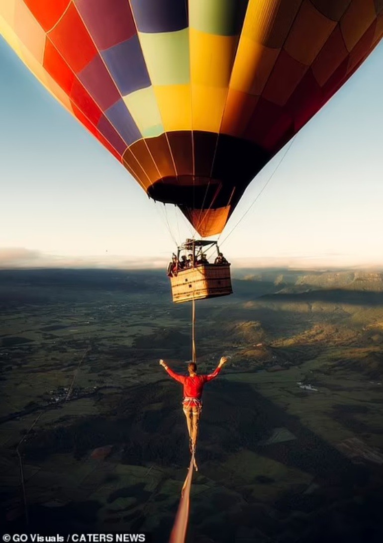 Người đàn ông Brazil phá kỷ lục thế giới, đi thành công trên dây ở độ cao 1.900 mét