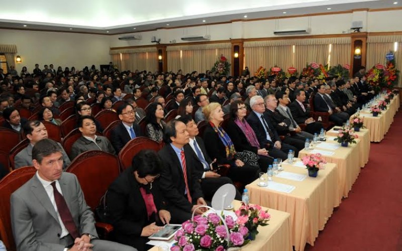 le cong bo quyet dinh bo nhiem tan hieu truong