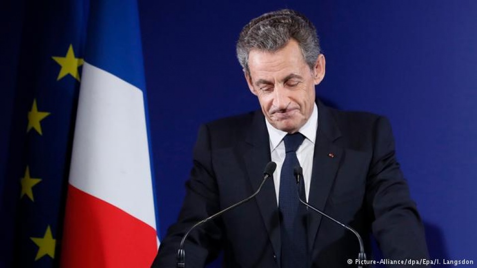 phap cuu tong thong nicolas sarkozy sap bi xet xu