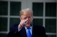 ong trump khang dinh co toan quyen khi tuyen bo tinh trang khan cap quoc gia