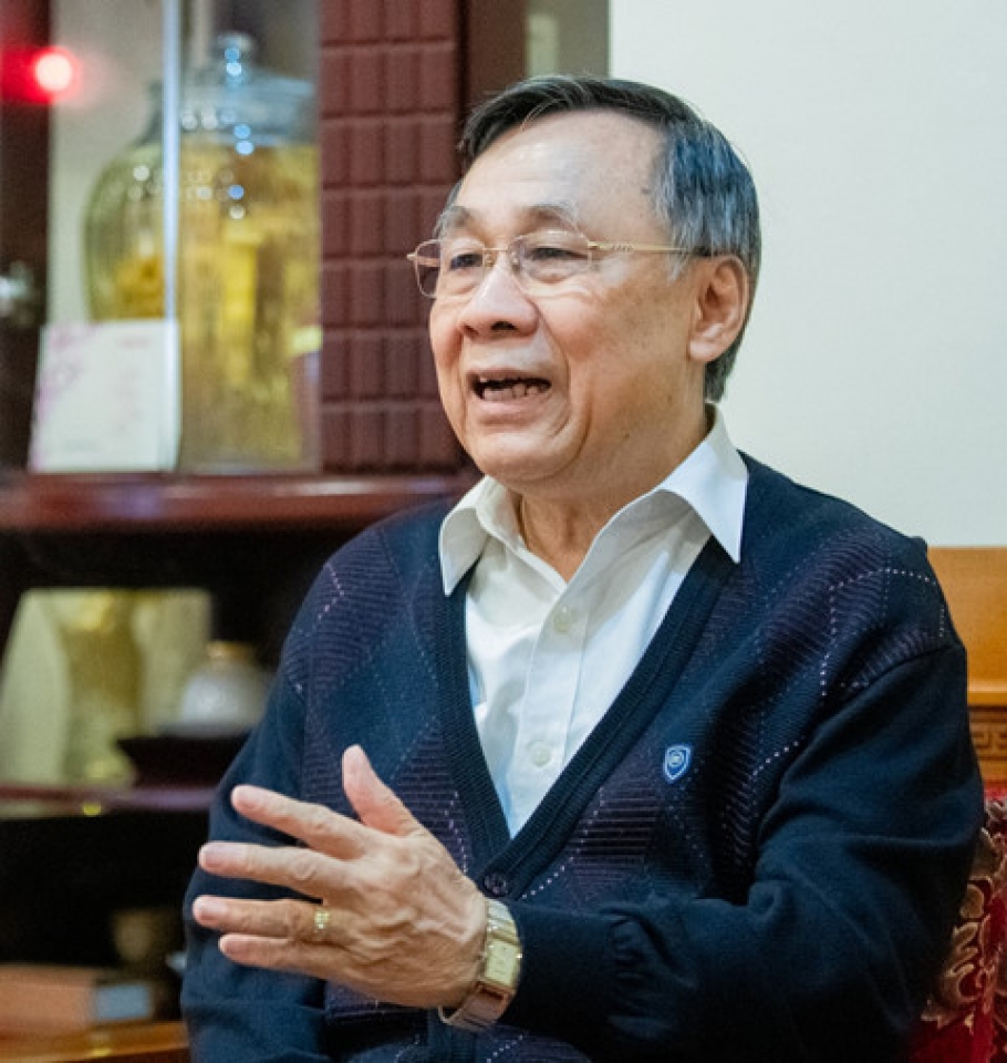 nha ngoai giao viet nam cung nuong do cung an voi nong dan trieu tien tren bo ruong