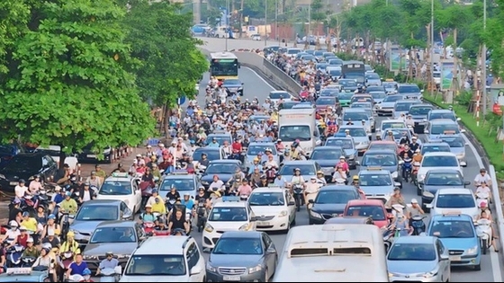 Thủ tướng: Không để xảy ra ùn tắc kéo dài trên các tuyến đường vào trung tâm Hà Nội và TP Hồ Chí Minh