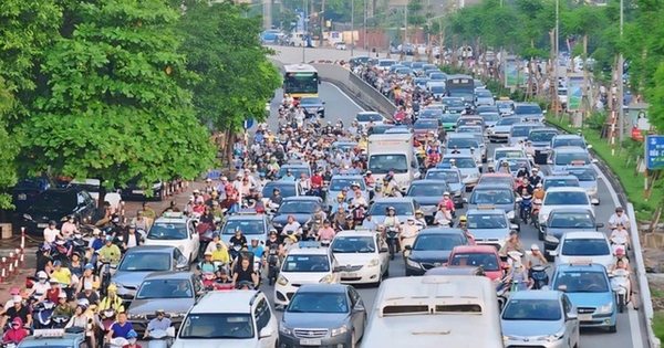 Thủ tướng: Không để xảy ra ùn tắc kéo dài trên các tuyến đường vào trung tâm Hà Nội và TPHCM