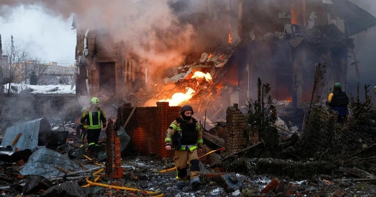 Tên lửa Nga tập kích trong đêm, nổ lớn rung chuyển Kiev